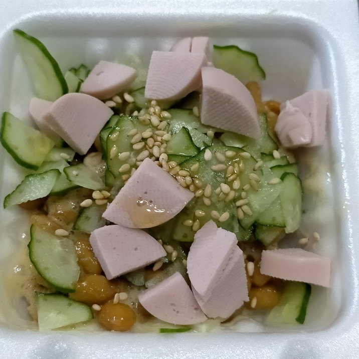 魚肉ソーセージときゅうりとごまのアレンジ☆納豆♪